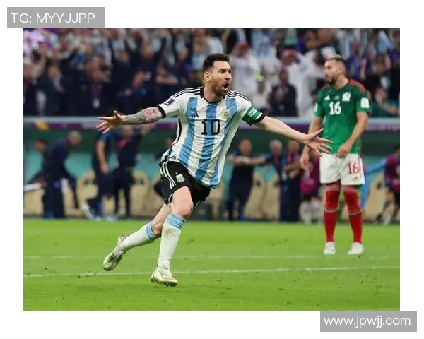 全球足球巨星魅力展现：从球场到生活的精彩瞬间合集